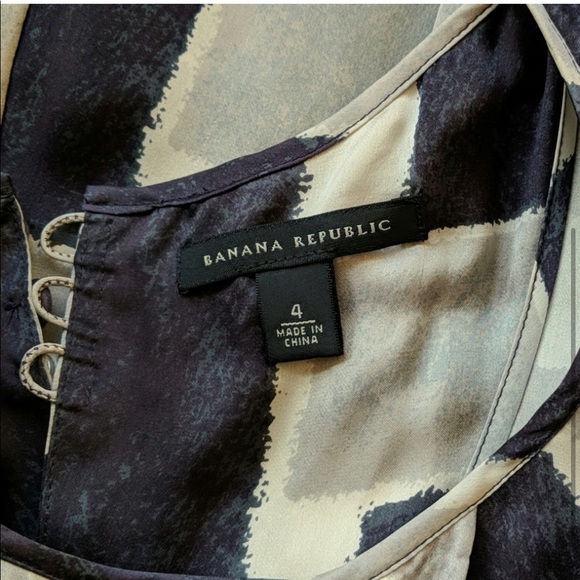 Silk dress , excellent condition is like size 2 - Picture 2 of 4